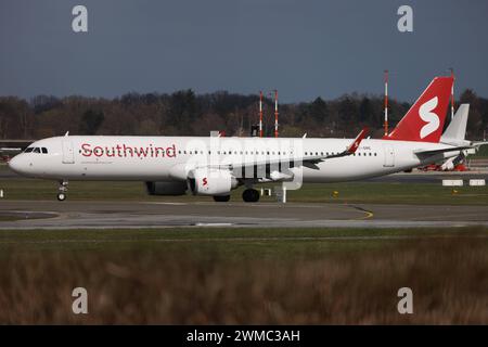 Der Airbus A321-253NX A21N der Fluglinie Southwind Airlines 2S / STW mit der Registrierung TC-GRE MSN: 11039 rollt am Flughafen Hamburg Airport EDDH/HAM. Hamburg Hamburg Deutschland *** der Airbus A321 253NX A21N von Southwind Airlines 2S STW mit der Registrierung TC GRE MSN 11039 fährt am Flughafen Hamburg EDDH HAM Hamburg Deutschland auf dem Rollweg Stockfoto