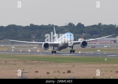 Die Boeing 787-9 Dreamliner B789 der Fluglinie Neos NO / NOS mit der Registrierung EI-NUA MSN: 65314 gestartet vom Flughafen Hamburg Airport EDDH/HAM. Hamburg Hamburg Deutschland *** die Boeing 787 9 Dreamliner B789 der Fluggesellschaft Neos NO NOS mit der Registrierung EI NUA MSN 65314 startet vom Flughafen Hamburg EDDH HAM Hamburg Deutschland Stockfoto