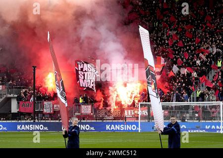 ALKMAAR – AZ Alkmaar-Fans vor dem niederländischen Eredivisie-Spiel zwischen AZ Alkmaar und Ajax Amsterdam im AFAS-Stadion am 25. Februar 2024 in Alkmaar, Niederlande. ANP | Hollandse Hoogte | ED VAN DE POL Stockfoto