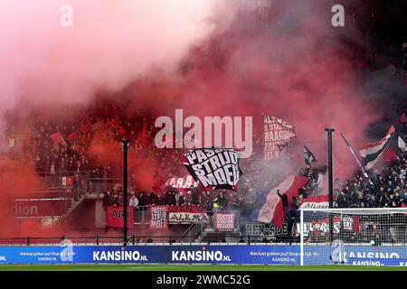 ALKMAAR – AZ Alkmaar-Fans vor dem niederländischen Eredivisie-Spiel zwischen AZ Alkmaar und Ajax Amsterdam im AFAS-Stadion am 25. Februar 2024 in Alkmaar, Niederlande. ANP | Hollandse Hoogte | ED VAN DE POL Stockfoto