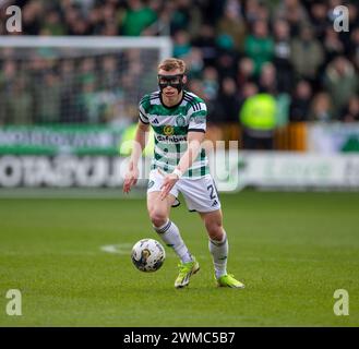 TIR Park, Motherwell, Großbritannien. Februar 2024. Scottish Premiership Football, Motherwell gegen Celtic; Alistair Johnston von Celtic on the Ball Credit: Action Plus Sports/Alamy Live News Stockfoto