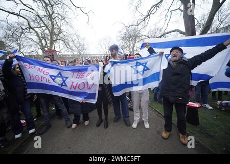 Leute, die an der "Nein zum Terror"-Kundgebung am Tavistock Square im Zentrum von London teilnehmen. Bilddatum: Sonntag, 25. Februar 2024. Stockfoto