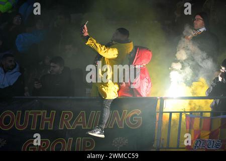 Lecce, Italien. Februar 2024. Foto Giovanni Evangelista/LaPresse 25 Febbraio 2024 Lecce, Italia - Sport, calcio - U.S. Lecce vs F.C. Inter - Campionato Serie A Tim 2023/24 - Stadio E. Giardiniero - Via del Mare. Nella Foto: TifosiPic Giovanni Evangelista/LaPresse 25. Februar 2024 Lecce, Italien - Sport, Fußball - U.S. Lecce vs F.C. Inter - italienische Meisterschaftsserie A Tim 2023/24- E. Giardiniero - Via del Mare Stadium. Auf dem Bild: Supporters Credit: LaPresse/Alamy Live News Stockfoto