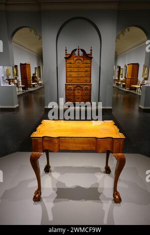 Ein Schreibtisch im Chippendale-Stil in der National Gallery of Art Washington D.C. USA Stockfoto