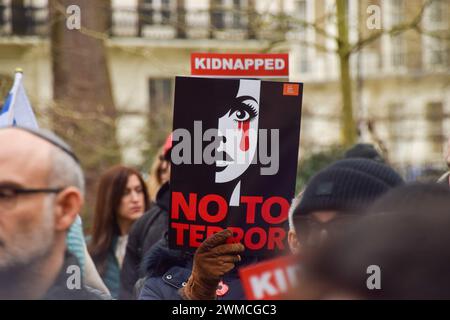 London, Großbritannien. Februar 2024. Demonstranten versammeln sich auf dem Tavistock-Platz zu einer Kundgebung gegen den Terror und zur Unterstützung israelischer Geiseln, die von der Hamas während des Krieges in Gaza festgehalten werden. Quelle: Vuk Valcic/Alamy Live News Stockfoto