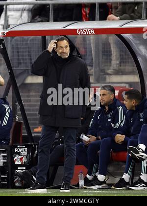 ALKMAAR - Ajax Trainer John va't Schip während des niederländischen Eredivisie-Spiels zwischen AZ Alkmaar und Ajax Amsterdam im AFAS-Stadion am 25. Februar 2024 in Alkmaar, Niederlande. ANP MAURICE VAN STEEN Stockfoto