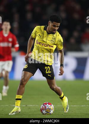 EINDHOVEN - Ian Maatsen von Borussia Dortmund während des letzten 16 Spiels zwischen PSV Eindhoven und Borussia Dortmund im Phillips-Stadion am 20. Februar 2024 in Eindhoven, Niederlande. ANP | Hollandse Hoogte | Bart Stoutjesdijk Stockfoto