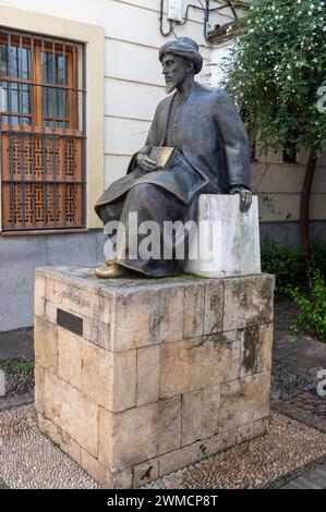 Eine Statue von Moses ben Maimon, allgemein bekannt als Maimonides und auch mit dem hebräischen Akronym „Rambam“ bezeichnet. Er war sephardischer Rabbiner und Philoso Stockfoto