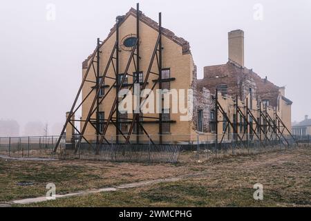 Ein Restaurierungsprojekt verlor Militärbaracken aus dem Jahr 1860, historische Architektur und stimmungsvolle Atmosphäre aus der Zeit des Kalten Krieges. Stockfoto