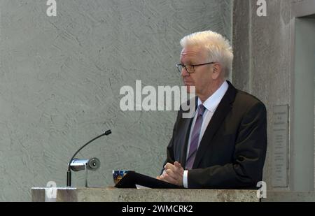 Uttenweiler Offingen, Deutschland. Februar 2024. Winfried Kretschmann (Allianz 90/die Grünen), Ministerpräsident von Baden-Württemberg, spricht bei der Fastenpredigt in der Bussenkirche St. Johannes der Täufer auf dem Bussen. Quelle: Florian Bodenmüller/dpa/Alamy Live News Stockfoto