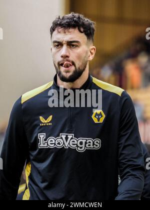 Wolverhampton, Großbritannien. Februar 2024. Wolverhampton, England, 25. Februar 2024: Maximilian Kilman (23 Wölfe) wärmt sich während des Premier League-Fußballspiels zwischen Wolverhampton Wanderers und Sheffield United im Molineux-Stadion in Wolverhampton auf (Natalie Mincher/SPP) Credit: SPP Sport Press Photo. /Alamy Live News Stockfoto