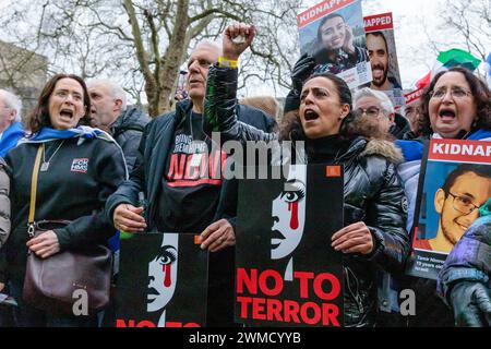 Tavistock Square, London, Großbritannien. Februar 2024. Am Ort eines der schlimmsten Terroranschläge Londons, des Bombenanschlags von 7/7, schließen sich muslimische Führer mit den Überlebenden des Massakers vom 7. Oktober des Musikfestivals „NOVA“ zusammen, um „Nein zum Terror“ zu sagen Foto von Amanda Rose/Alamy Live News Stockfoto