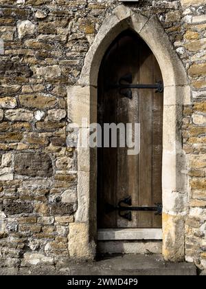 St. Marys Church, Thatcham. St. Mary's Church in Thatcham ist eine historische Kirche in Berkshire, England. Es ist bekannt für seine wunderschöne Architektur Stockfoto