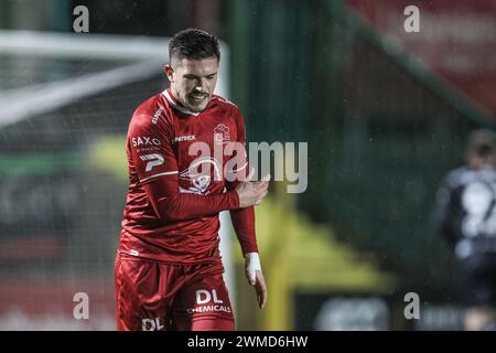 Boussu, Belgien. Februar 2024. Essevees Alessandro Ciranni scheint während eines Fußballspiels zwischen Royal Francs Borains und SV Zulte Waregem am Sonntag, den 25. Februar 2024 in Boussu, am 23/30. Tag der zweiten Liga der Challenger Pro League 2023-2024, niedergeschlagen zu sein. BELGA FOTO BRUNO FAHY Credit: Belga News Agency/Alamy Live News Stockfoto