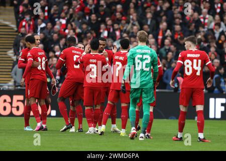 London, Großbritannien. Februar 2024. Liverpool vor dem Finale des EFL Carabao Cup zwischen Chelsea und Liverpool am 25. Februar 2024 im Wembley Stadium in London. Foto von Joshua Smith. Nur redaktionelle Verwendung, Lizenz für kommerzielle Nutzung erforderlich. Keine Verwendung bei Wetten, Spielen oder Publikationen eines einzelnen Clubs/einer Liga/eines Spielers. Quelle: UK Sports Pics Ltd/Alamy Live News Stockfoto