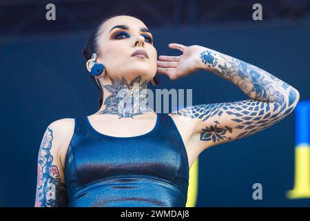 Tatiana Schmayluk von der ukrainischen Band Jinjer live auf der Bühne Stockfoto