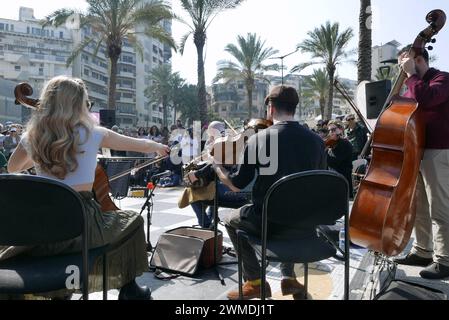 Beirut, Libanon. Februar 2024. A Shot of Piazzolla Concert vom Al Bustan Festival in Ain El Mreisseh, Beirut, Libanon, 25. Februar 2024. Mit Mario Stefano Pietrodarchi Bandoneon, Nadezhda Nesterova Sopran, Miriam Campobasso Violine, Clara Germont Cello, Makram Aboul Doublebass. Mit Beirut Contemporary Ballet. (Foto: Elisa Gestri/SIPA USA) Credit: SIPA USA/Alamy Live News Stockfoto