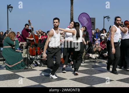 Beirut, Libanon. Februar 2024. A Shot of Piazzolla Concert vom Al Bustan Festival in Ain El Mreisseh, Beirut, Libanon, 25. Februar 2024. Mit Mario Stefano Pietrodarchi Bandoneon, Nadezhda Nesterova Sopran, Miriam Campobasso Violine, Clara Germont Cello, Makram Aboul Doublebass. Mit Beirut Contemporary Ballet. (Foto: Elisa Gestri/SIPA USA) Credit: SIPA USA/Alamy Live News Stockfoto