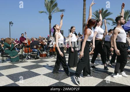 Beirut, Libanon. Februar 2024. A Shot of Piazzolla Concert vom Al Bustan Festival in Ain El Mreisseh, Beirut, Libanon, 25. Februar 2024. Mit Mario Stefano Pietrodarchi Bandoneon, Nadezhda Nesterova Sopran, Miriam Campobasso Violine, Clara Germont Cello, Makram Aboul Doublebass. Mit Beirut Contemporary Ballet. (Foto: Elisa Gestri/SIPA USA) Credit: SIPA USA/Alamy Live News Stockfoto