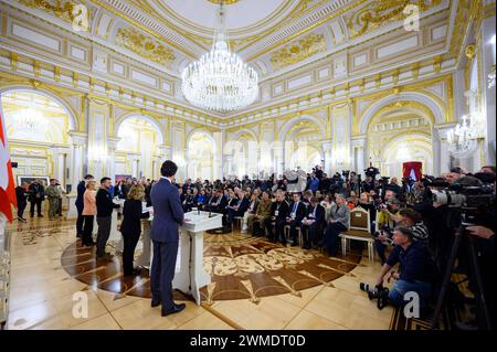 Der italienische Premierminister Giorgia Meloni, der belgische Premierminister Alexander de Croo, der kanadische Premierminister Justin Trudeau, die Präsidentin der Europäischen Kommission Ursula von der Leyen und der ukrainische Präsident Wolodymyr Zelenskyy der italienische Premierminister Giorgia Meloni, der belgische Premierminister Alexander de Croo, der kanadische Premierminister Justin Trudeau, die Präsidentin der Europäischen Kommission Ursula von der Leyen und der ukrainische Präsident Wolodymyr Zelenskyj halten am 24. Februar 2024 in Kiew, Ukraine, eine gemeinsame Pressekonferenz ab. Foto von PRÄSIDENT O Stockfoto