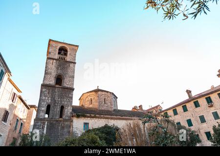 Heilige Heirat an der Stiftskirche des Flusses in der Altstadt von Kotor, Montenegro. Stockfoto