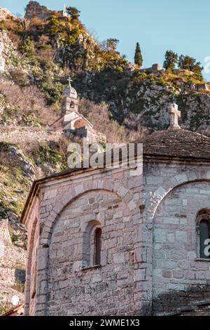 Heilige Heirat an der Stiftskirche des Flusses in der Altstadt von Kotor, Montenegro. Stockfoto