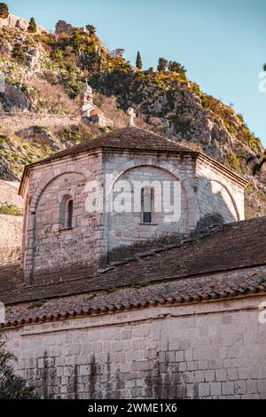 Heilige Heirat an der Stiftskirche des Flusses in der Altstadt von Kotor, Montenegro. Stockfoto