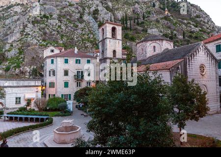 Kotor, Montenegro - 14. Februar 2024: Heilige Heirat am Fluss Stiftskirche in der Altstadt von Kotor, Montenegro. Stockfoto