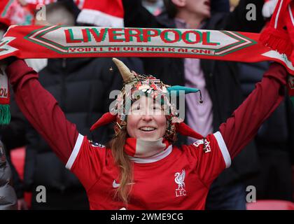 London, Großbritannien. Februar 2024. Ein Liverpool-Fan beim Carabao Cup-Spiel im Wembley Stadium in London. Der Bildnachweis sollte lauten: Paul Terry/Sportimage Credit: Sportimage Ltd/Alamy Live News Stockfoto