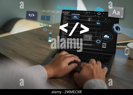 Coding Web man Hands Coding HTML und Entwickler Software Programmierung auf Bildschirm Laptop Computer Eingabe Daten Code Website, Programmierung mit HTML Technolo Stockfoto