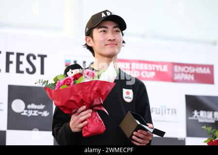 Kanagawa, Japan. Februar 2024. Yu Katagiri (JPN) BMX : Enoshima Wave fest UCI BMX Freestyle Park & Flatland World Cup, Men's Flatland Award Award Zeremonie bei Enoshima in Kanagawa, Japan. Quelle: Yohei Osada/AFLO SPORT/Alamy Live News Stockfoto