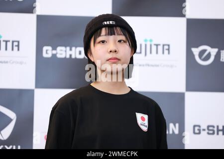Kanagawa, Japan. Februar 2024. Ayuna Miyashima (JPN) BMX: Enoshima Wave fest UCI BMX Freestyle Park & Flatland World Cup, Women's Flatland Award Award Zeremonie bei Enoshima in Kanagawa, Japan. Quelle: Yohei Osada/AFLO SPORT/Alamy Live News Stockfoto