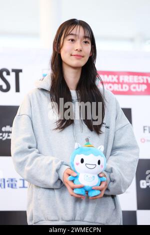 Kanagawa, Japan. Februar 2024. Nina Suzuki (JPN) BMX: Enoshima Wave fest UCI BMX Freestyle Park & Flatland World Cup, Women's Flatland Award Award Zeremonie bei Enoshima in Kanagawa, Japan. Quelle: Yohei Osada/AFLO SPORT/Alamy Live News Stockfoto