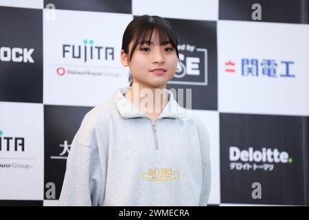 Kanagawa, Japan. Februar 2024. Yui Kiyomune (JPN) BMX: Enoshima Wave fest UCI BMX Freestyle Park & Flatland World Cup, Women's Flatland Award Award Zeremonie bei Enoshima in Kanagawa, Japan. Quelle: Yohei Osada/AFLO SPORT/Alamy Live News Stockfoto