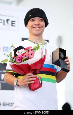Kanagawa, Japan. Februar 2024. Yu Shoji (JPN) BMX : Enoshima Wave fest UCI BMX Freestyle Park & Flatland World Cup, Men's Flatland Award Award Zeremonie bei Enoshima in Kanagawa, Japan. Quelle: Yohei Osada/AFLO SPORT/Alamy Live News Stockfoto