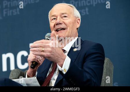 Washington, Usa. Februar 2024. ASA Hutchinson, 46. Gouverneur von Arkansas, sprach auf dem Principles First Summit, der im Conrad Hotel in Washington, DC stattfand. Credit: SOPA Images Limited/Alamy Live News Stockfoto