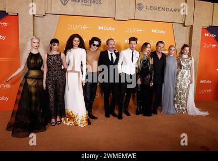 New York, Usa. Februar 2024. Anya Taylor-Joy, Souheila Yacoub, Zendaya, Timothe Chalamet, Denis Villeneuve, Austin Butler, Rebecca Ferguson, Josh Brolin, Florence Pugh und Lea Seydoux kommen auf dem roten Teppich bei der New Yorker Premiere von Warner Bros. an „Dune: Part Two“ am Josie Robertson Plaza im Lincoln Center am Sonntag, 25. Februar 2024 in New York City. Foto: John Angelillo/UPI Credit: UPI/Alamy Live News Stockfoto