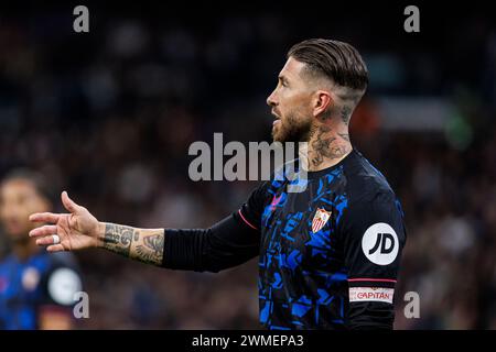 Madrid, Spanien. Februar 2024. Estadio Santiago Bernabéu Madrid, Spanien - 25. Februar: Sergio Ramos von Sevilla gibt während des Fußballspiels La Liga zwischen Real Madrid und Sevilla FC im Estadio Santiago Bernabéu in Madrid Gesten. (Foto von Maria de Gracia Jiménez/Sports Press Photo) MM (Eurasia Sport Images/SPP) Credit: SPP Sport Press Photo. /Alamy Live News Stockfoto