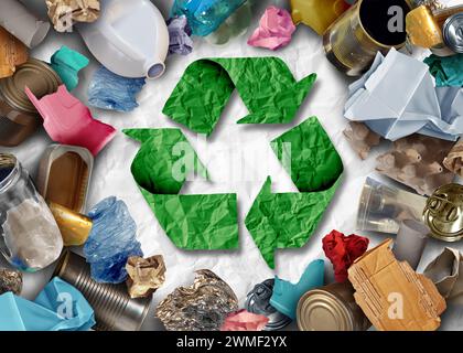 Recycling soziale Frage, Abfall und Müll als wiederverwendbare Gegenstände zu recyceln, wie altes Papier, Glas, Metall und Plastik, das in einem Abfallbehälter geworfen wird Stockfoto