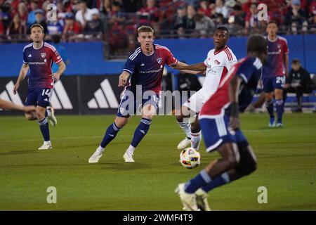 Frisco, Texas, USA. Februar 2024. 24. Februar 2024, Frisco, Texas, Vereinigte Staaten: Dallas-Mittelfeldspieler Liam Fraser (C) spielte am Samstag, den 24. Februar 2024, im Toyota Stadium in Frisco, Texas, USA, während des Major League Soccer (MLS)-Spiels zwischen dem FC Dallas und San Jose Earthakes. Fotos von Javier Vicencio/Eyepix Group) (Foto: © Javier Vicencio/eyepix via ZUMA Press Wire) NUR ZUR REDAKTIONELLEN VERWENDUNG! Nicht für kommerzielle ZWECKE! Stockfoto