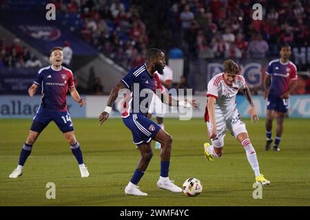 Frisco, Texas, USA. Februar 2024. 24. Februar 2024, Frisco, Texas, Vereinigte Staaten: Dallas-Verteidiger Sebastien Ibeagha spielte am Samstag, den 24. Februar 2024, im Toyota Stadium in Frisco, Texas, USA, während des Major League Soccer (MLS)-Spiels zwischen dem FC Dallas und San Jose Earthquakes. Fotos von Javier Vicencio/Eyepix Group) (Foto: © Javier Vicencio/eyepix via ZUMA Press Wire) NUR ZUR REDAKTIONELLEN VERWENDUNG! Nicht für kommerzielle ZWECKE! Stockfoto