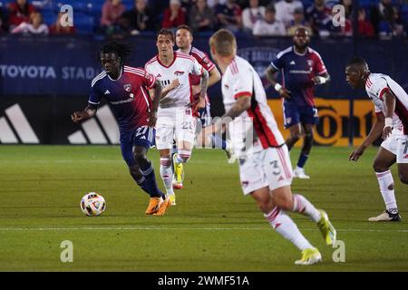 Frisco, Texas, USA. Februar 2024. 24. Februar 2024, Frisco, Texas, Vereinigte Staaten: Dallas-Mittelfeldspieler Herbert Endeley (L), der am Samstag, den 24. Februar 2024 im Toyota Stadium in Frisco, Texas, spielte, während des Major League Soccer (MLS)-Spiels zwischen dem FC Dallas und San Jose Earthakes. Fotos von Javier Vicencio/Eyepix Group) (Foto: © Javier Vicencio/eyepix via ZUMA Press Wire) NUR ZUR REDAKTIONELLEN VERWENDUNG! Nicht für kommerzielle ZWECKE! Stockfoto