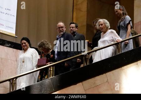 Mexiko-Stadt, Mexiko. Februar 2024. Kulturministerin Alejandra Frausto, die Schriftstellerin und Schriftstellerin Elena Poniatowska, Margarita Bermudez während der posthumen Hommage an den Schriftsteller Jose Agustin Ramirez im Palast der Schönen Künste in Mexiko-Stadt. Am 25. Februar 2024 in Mexiko-Stadt, Mexiko (Credit Image: © Luis Barron/eyepix via ZUMA Press Wire) NUR REDAKTIONELLE VERWENDUNG! Nicht für kommerzielle ZWECKE! Stockfoto