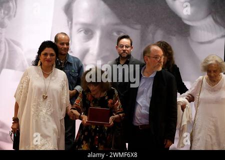 Mexiko-Stadt, Mexiko. Februar 2024. Kulturministerin Alejandra Frausto, die Schriftstellerin und Schriftstellerin Elena Poniatowska, Margarita Bermudez während der posthumen Hommage an den Schriftsteller Jose Agustin Ramirez im Palast der Schönen Künste in Mexiko-Stadt. Am 25. Februar 2024 in Mexiko-Stadt, Mexiko (Credit Image: © Luis Barron/eyepix via ZUMA Press Wire) NUR REDAKTIONELLE VERWENDUNG! Nicht für kommerzielle ZWECKE! Stockfoto