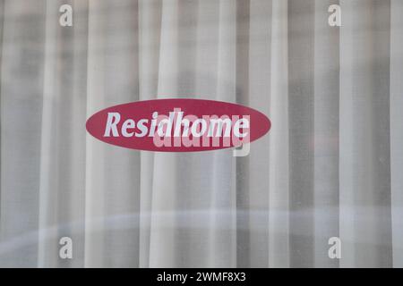 Bordeaux , Frankreich - 02 12 2024 : residhome-Schild Logo Hotelmarke Text auf Fassade Fenstergebäude Eingang Stockfoto