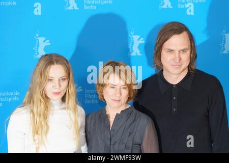 18. Februar 2024, Berlin, Berlin, Deutschland: „Sterben“ Photocall auf der Berlinale 2024. (Kreditbild: © Beata Siewicz/Pacific Press via ZUMA Press Wire) NUR REDAKTIONELLE VERWENDUNG! Nicht für kommerzielle ZWECKE! Stockfoto