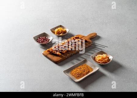 Gebratener Knorpel koreanisches Gericht Orgelspieße gegrillte Lammkoteletts Lammspieße Malatang Stockfoto