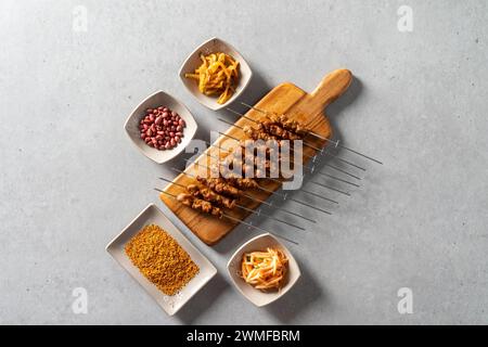 Gebratener Knorpel koreanisches Gericht Orgelspieße gegrillte Lammkoteletts Lammspieße Malatang Stockfoto