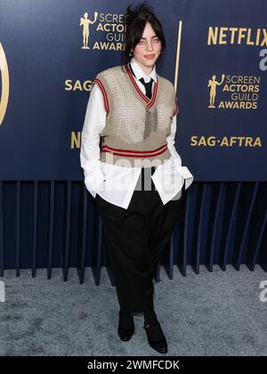 LOS ANGELES, KALIFORNIEN, USA - 24. FEBRUAR: Billie Eilish trägt Vivienne Westwood, und kommt bei den 30. Annual Screen Actors Guild Awards, die am 24. Februar 2024 im Shrine Auditorium and Expo Hall in Los Angeles, Kalifornien, USA, stattfinden. (Foto: Xavier Collin/Image Press Agency) Stockfoto