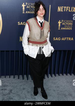 LOS ANGELES, KALIFORNIEN, USA - 24. FEBRUAR: Billie Eilish trägt Vivienne Westwood, und kommt bei den 30. Annual Screen Actors Guild Awards, die am 24. Februar 2024 im Shrine Auditorium and Expo Hall in Los Angeles, Kalifornien, USA, stattfinden. (Foto: Xavier Collin/Image Press Agency) Stockfoto